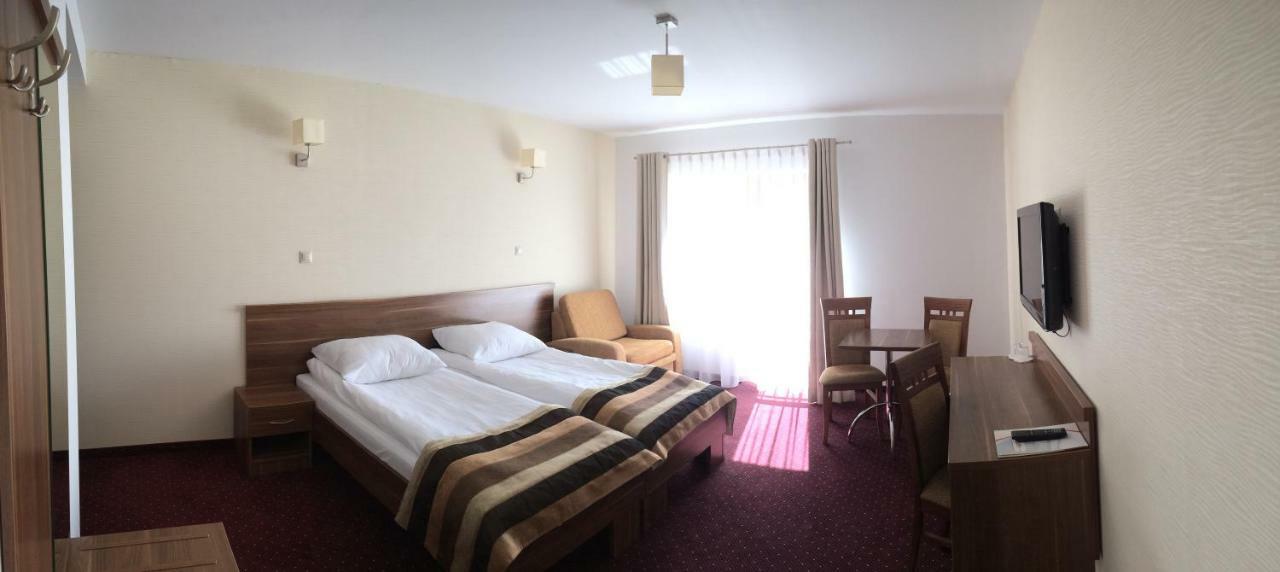 Hotel DYMINY Kielce Exterior foto